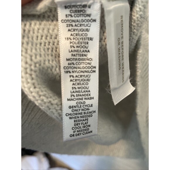 Cabincore Loft Women’s Sweater, Mock Neck, Hi Low, Light Gray Bear Motif S - Picture 4 of 6